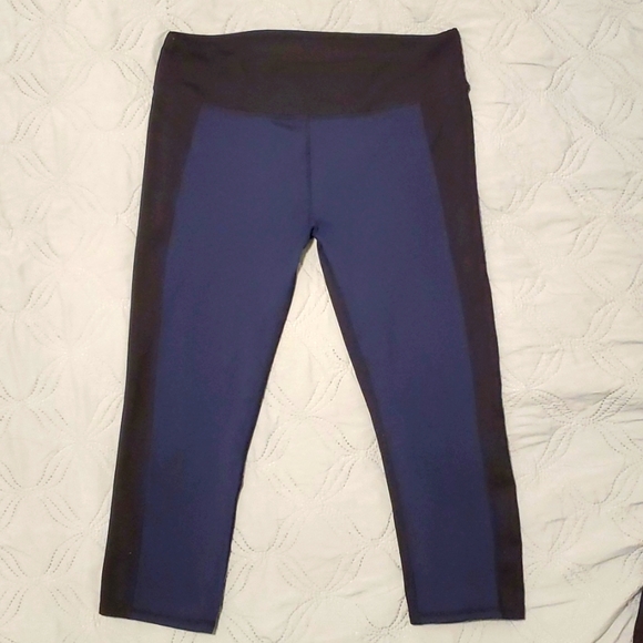 Fabletics capri leggings - Picture 2 of 2